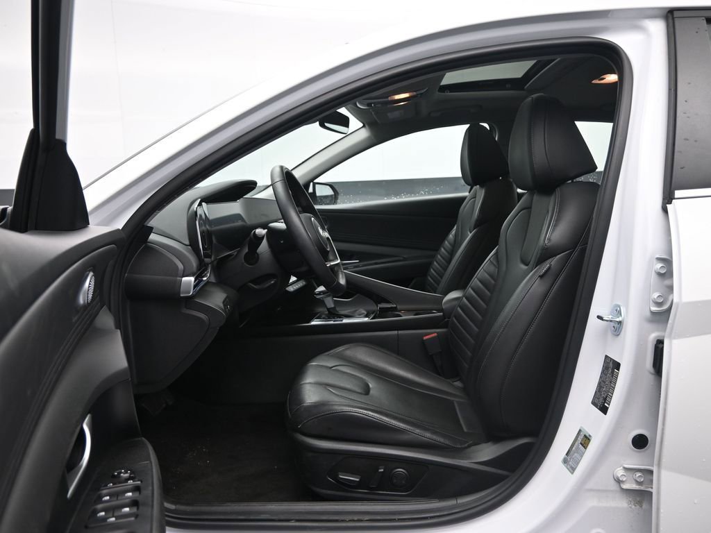 Certified 2025 Hyundai Elantra Limited FWD image 26
