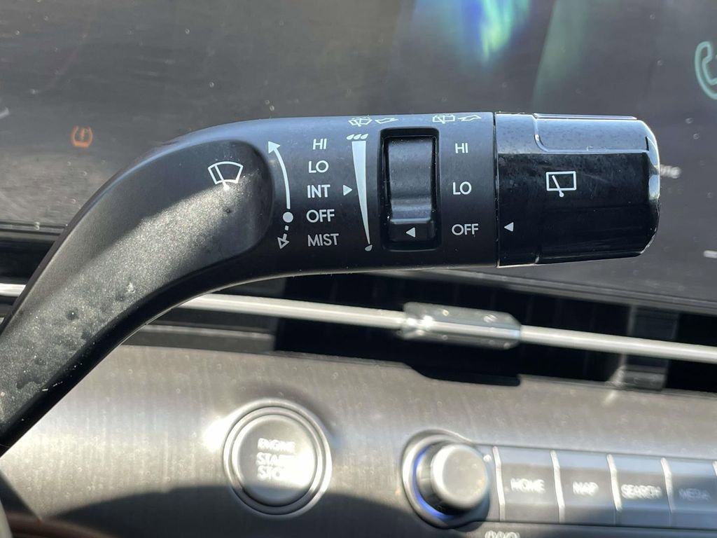 Used 2025 Hyundai Kona SEL FWD image 29