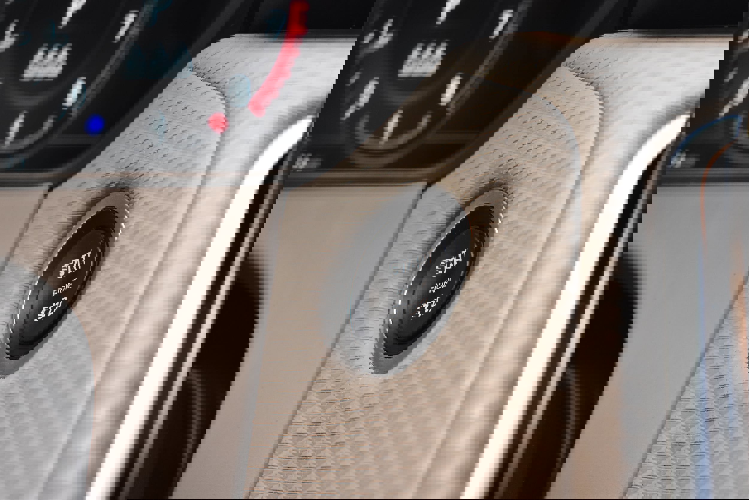 Used 2019 Land Rover Range Rover Velar R-Dynamic SE AWD/4WD image 33