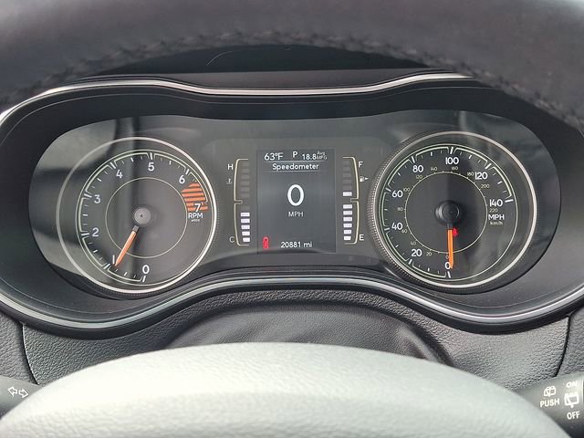 Used 2019 Jeep Cherokee Latitude Plus w/ Comfort/Convenience Group FWD image 16