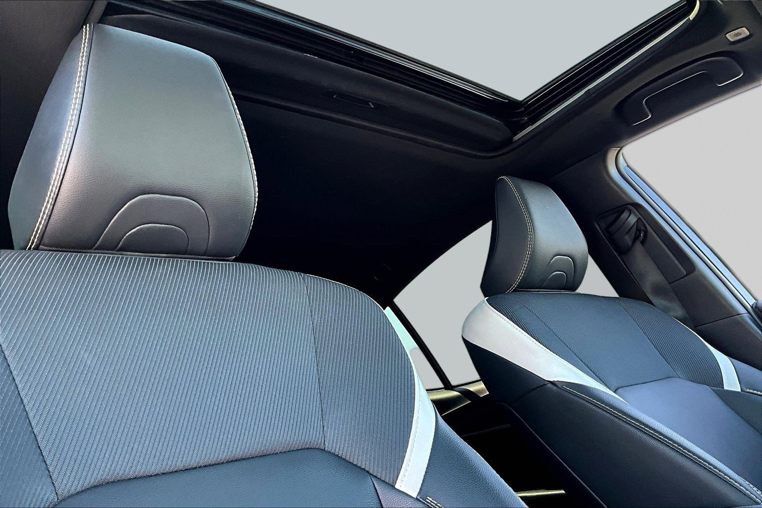 Used 2025 Toyota Camry SE w/ Convenience Package AWD/4WD image 26