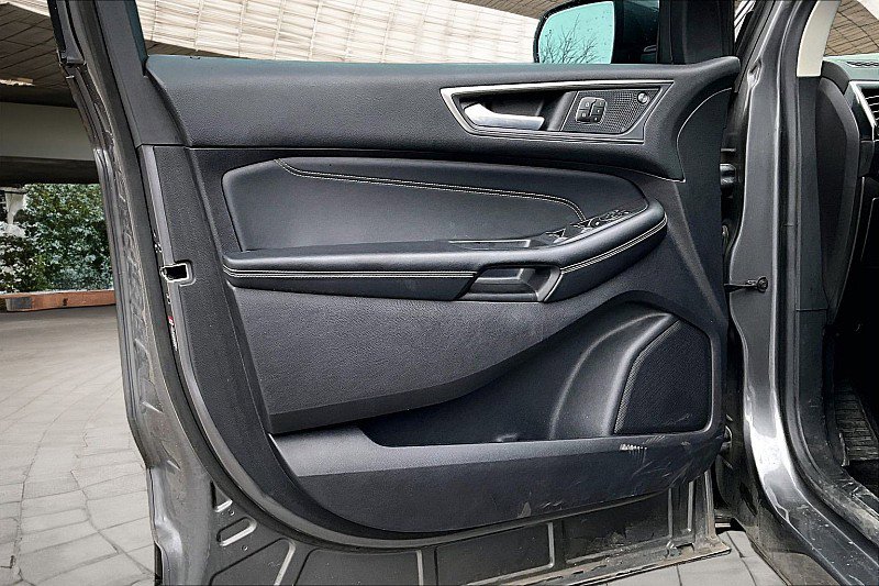 Used 2022 Ford Edge Titanium w/ Equipment Group 301A image 16