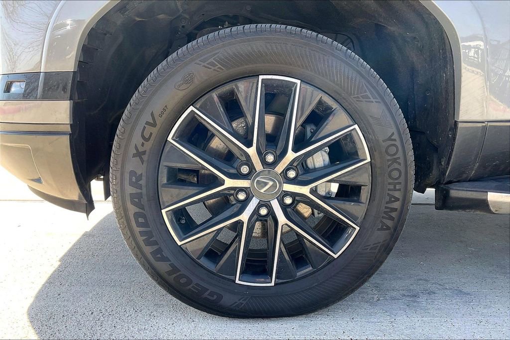 Used 2024 Lexus GX 550 w/ Accessory Package (Z1) image 11