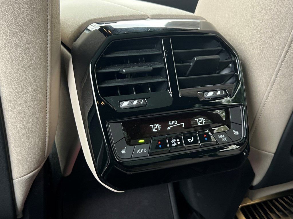 Used 2022 BMW iX xDrive50 w/ Convenience Package image 27