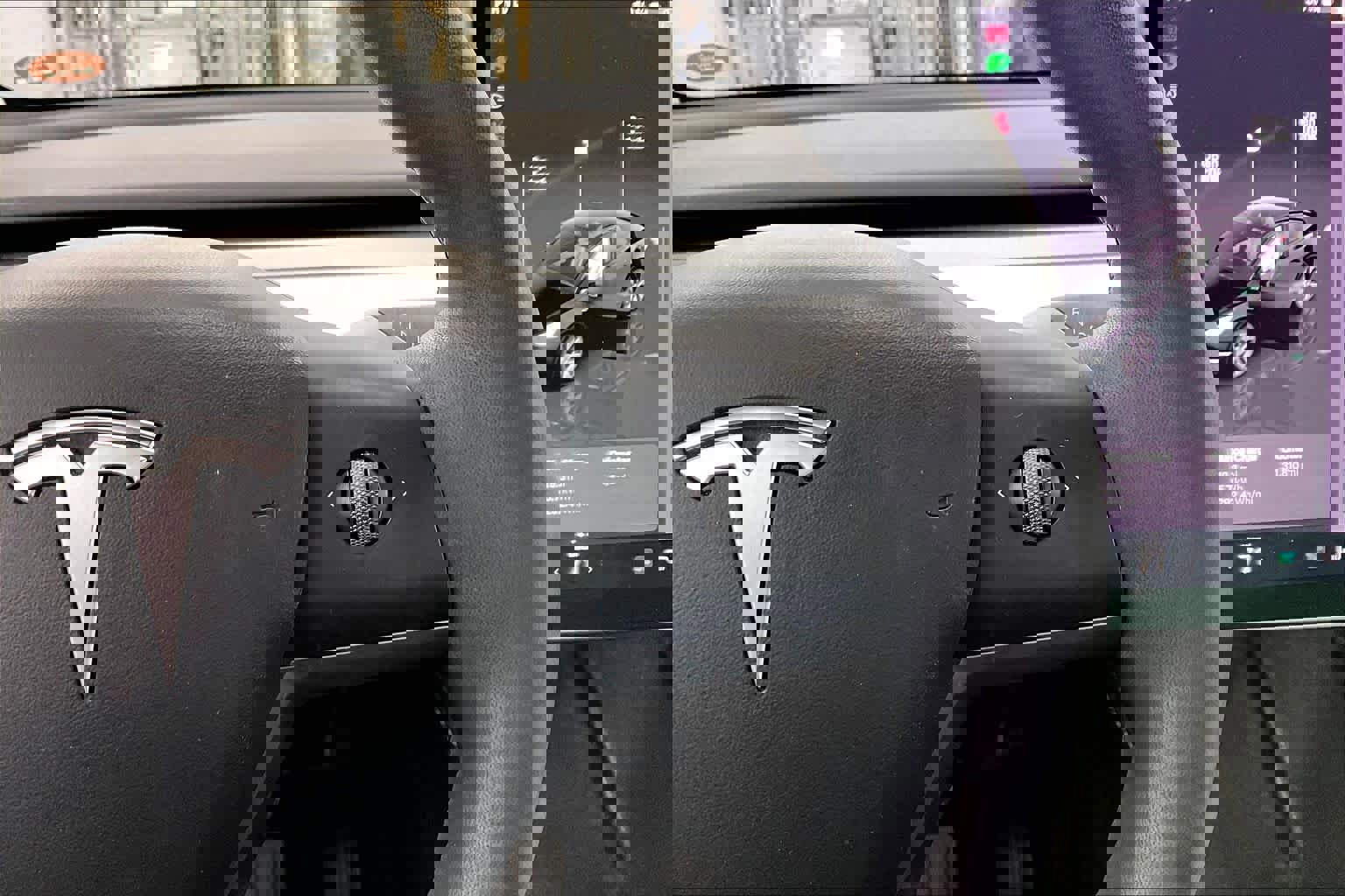 Used 2022 Tesla Model Y Long Range AWD/4WD image 24