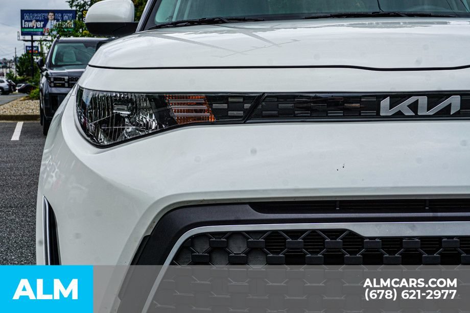 Used 2025 Kia Soul LX w/ LX Technology Package FWD image 11