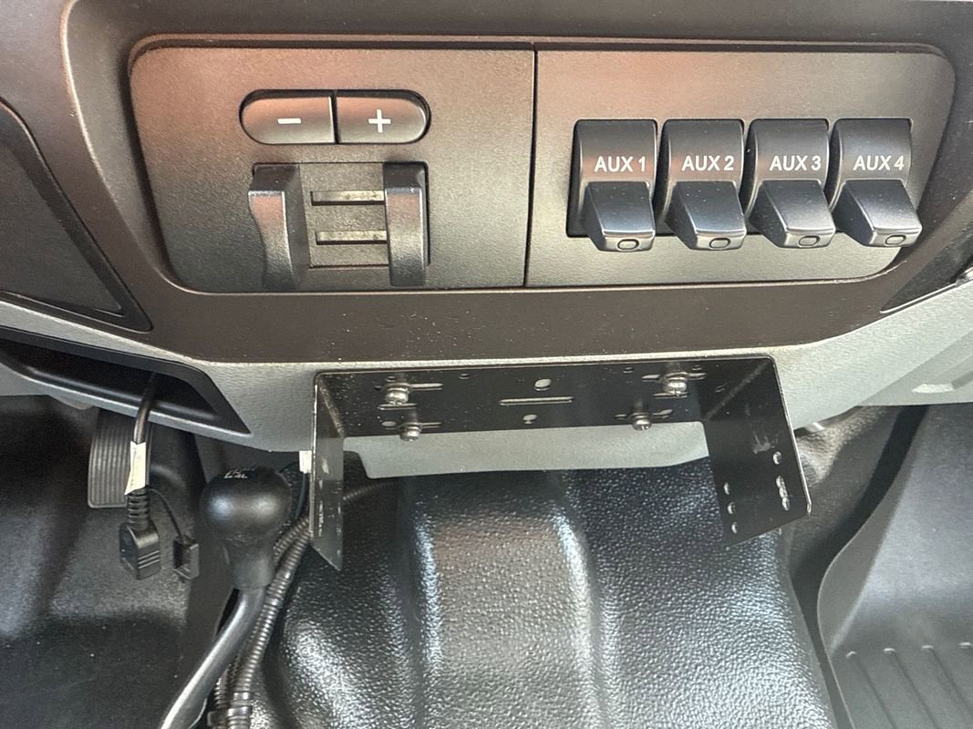 Used 2015 Ford F250 XL w/ Camper Package image 21