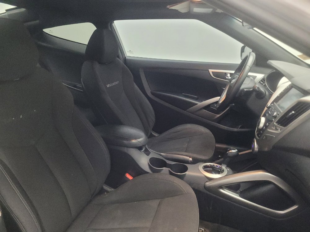 Used 2017 Hyundai Veloster Value Edition FWD image 21