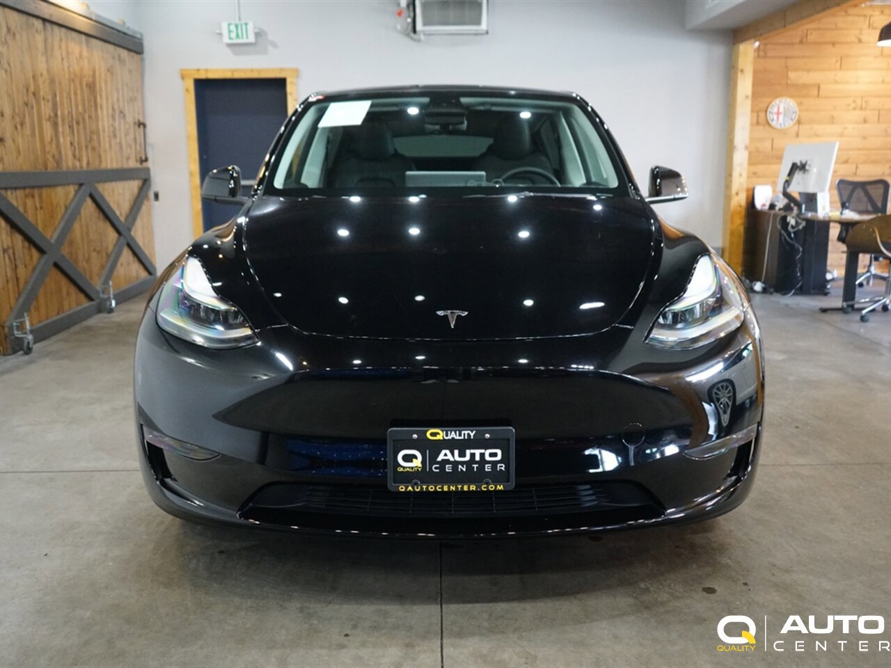 Used 2023 Tesla Model Y Long Range AWD/4WD image 2
