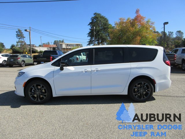 New 2026 Chrysler Pacifica Select image 6