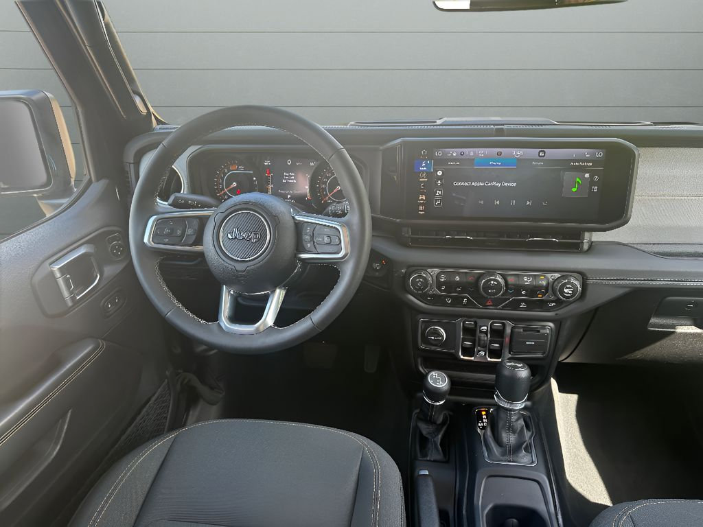Used 2025 Jeep Wrangler Unlimited Sahara AWD/4WD image 16
