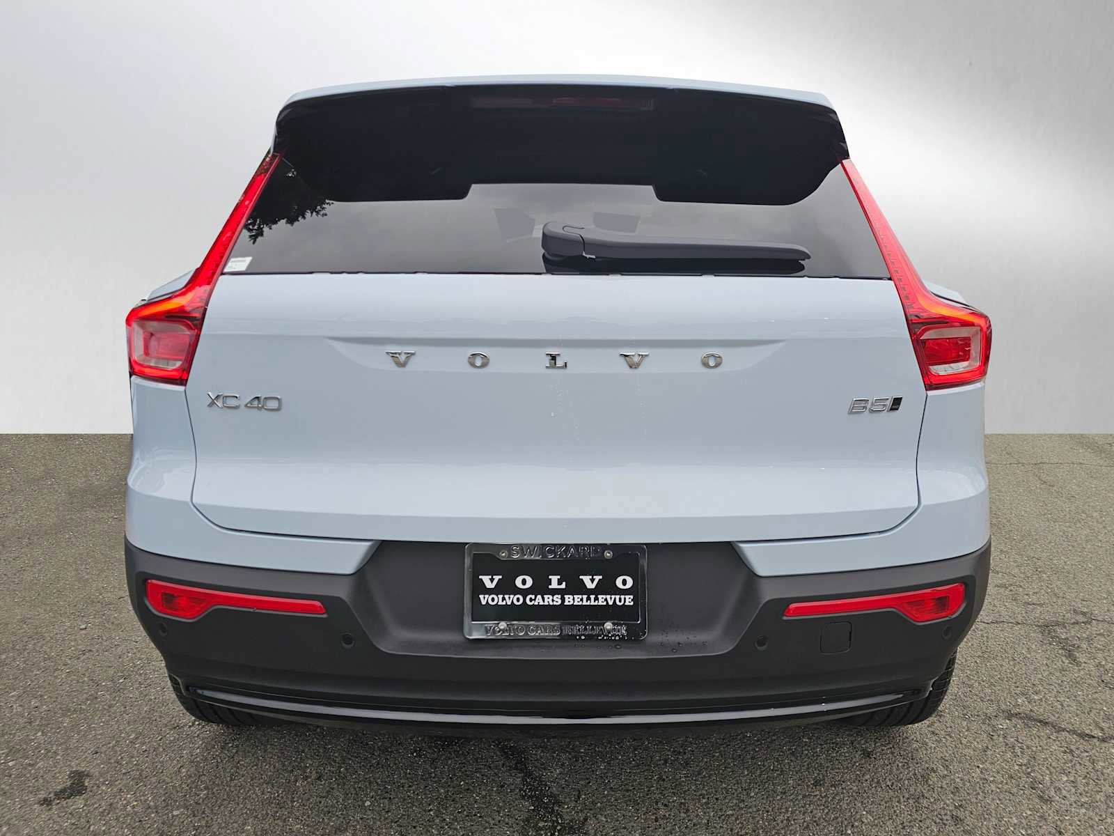 New 2026 Volvo XC40 B5 Plus w/ Protection Package Premier image 4