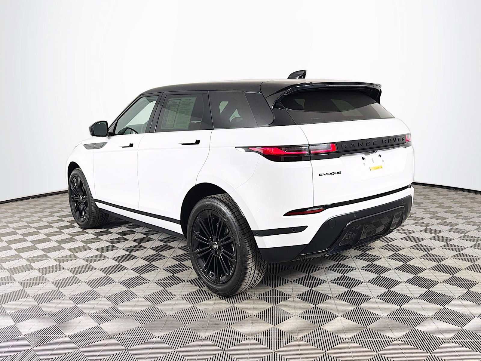 Used 2025 Land Rover Range Rover Evoque S AWD/4WD image 7