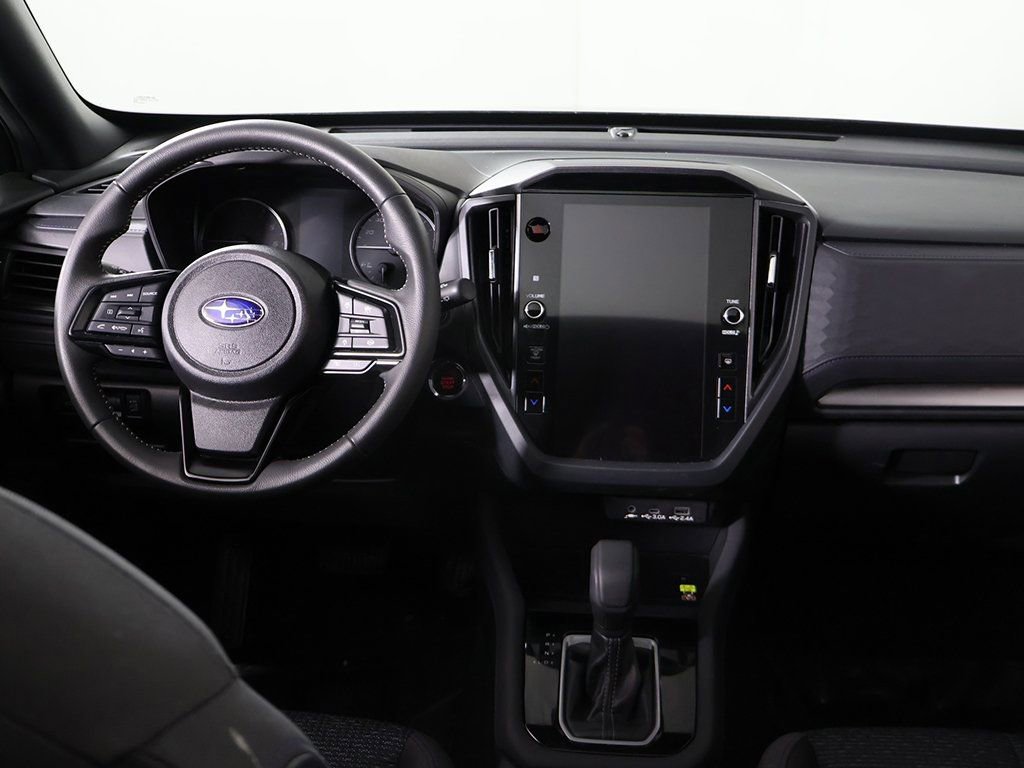 Used 2025 Subaru Forester Premium image 31