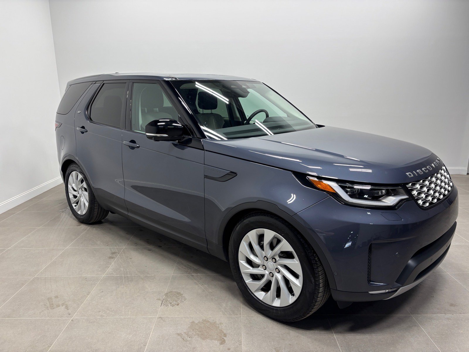 New 2025 Land Rover Discovery S AWD/4WD image 5
