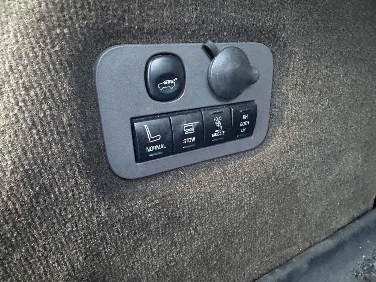 Used 2013 Lincoln MKT AWD image 12