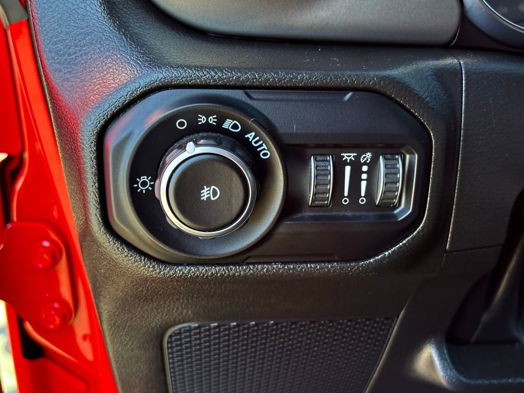 Used 2022 Jeep Wrangler Willys image 14