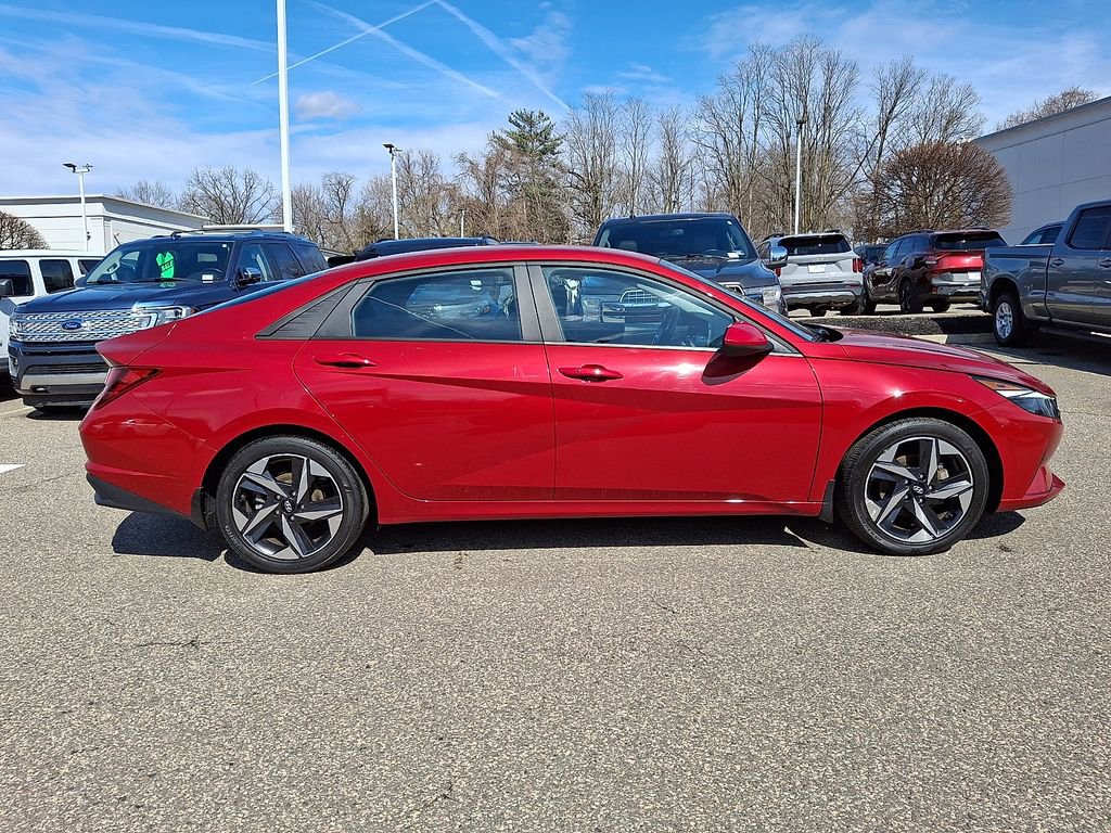 Used 2023 Hyundai Elantra SEL w/ Convenience Package image 9