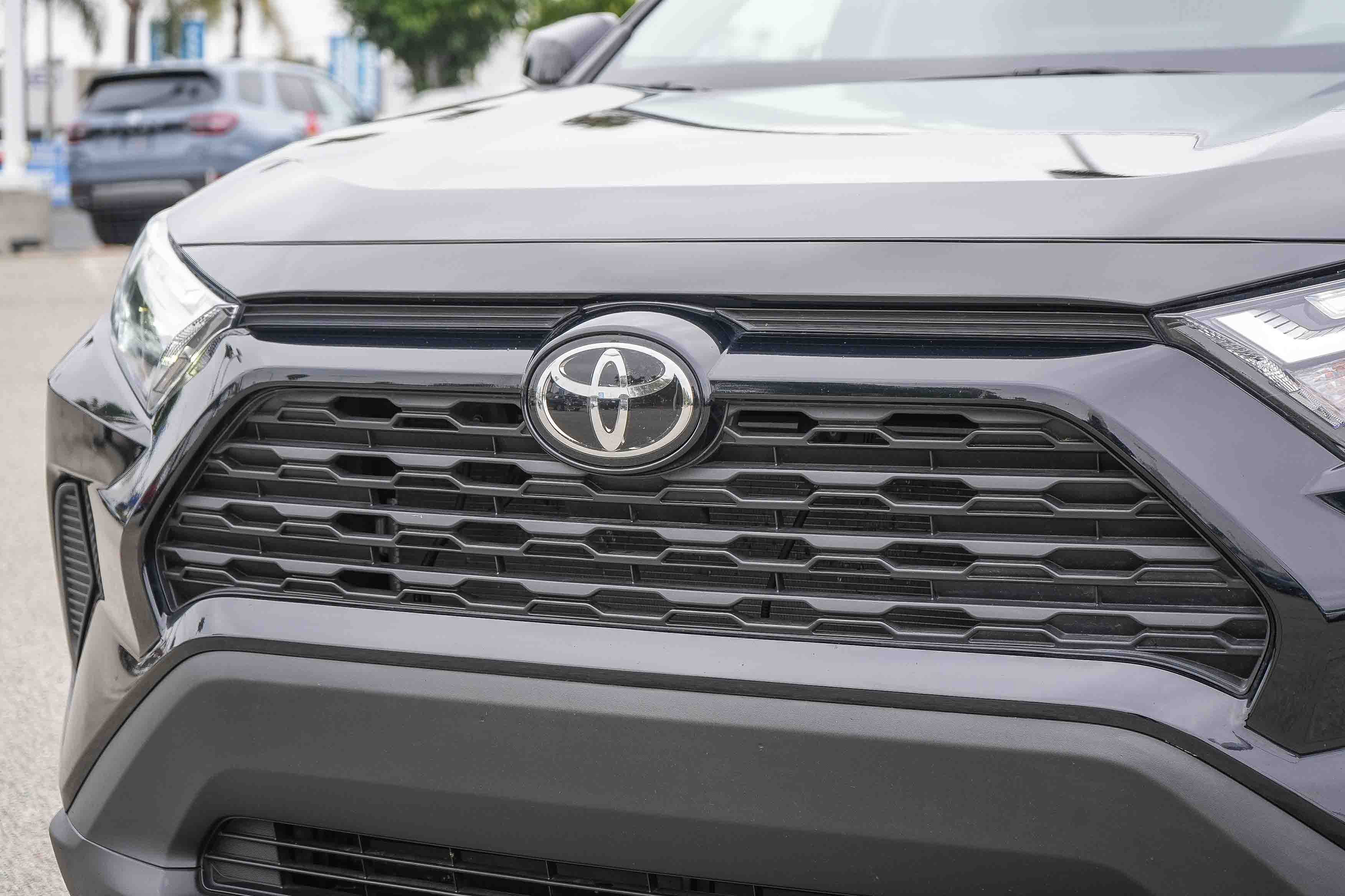 Used 2025 Toyota RAV4 XLE AWD/4WD image 6