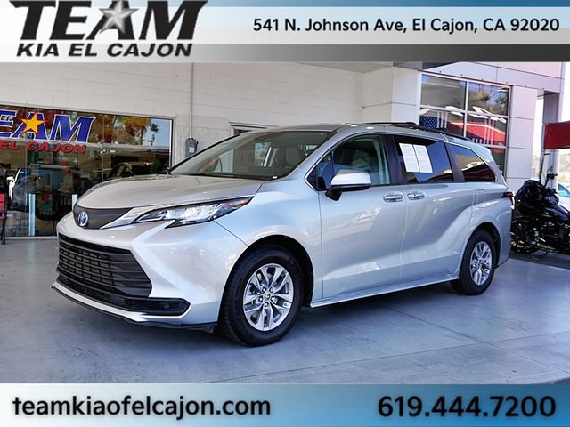 Used 2022 Toyota Sienna LE FWD image 5