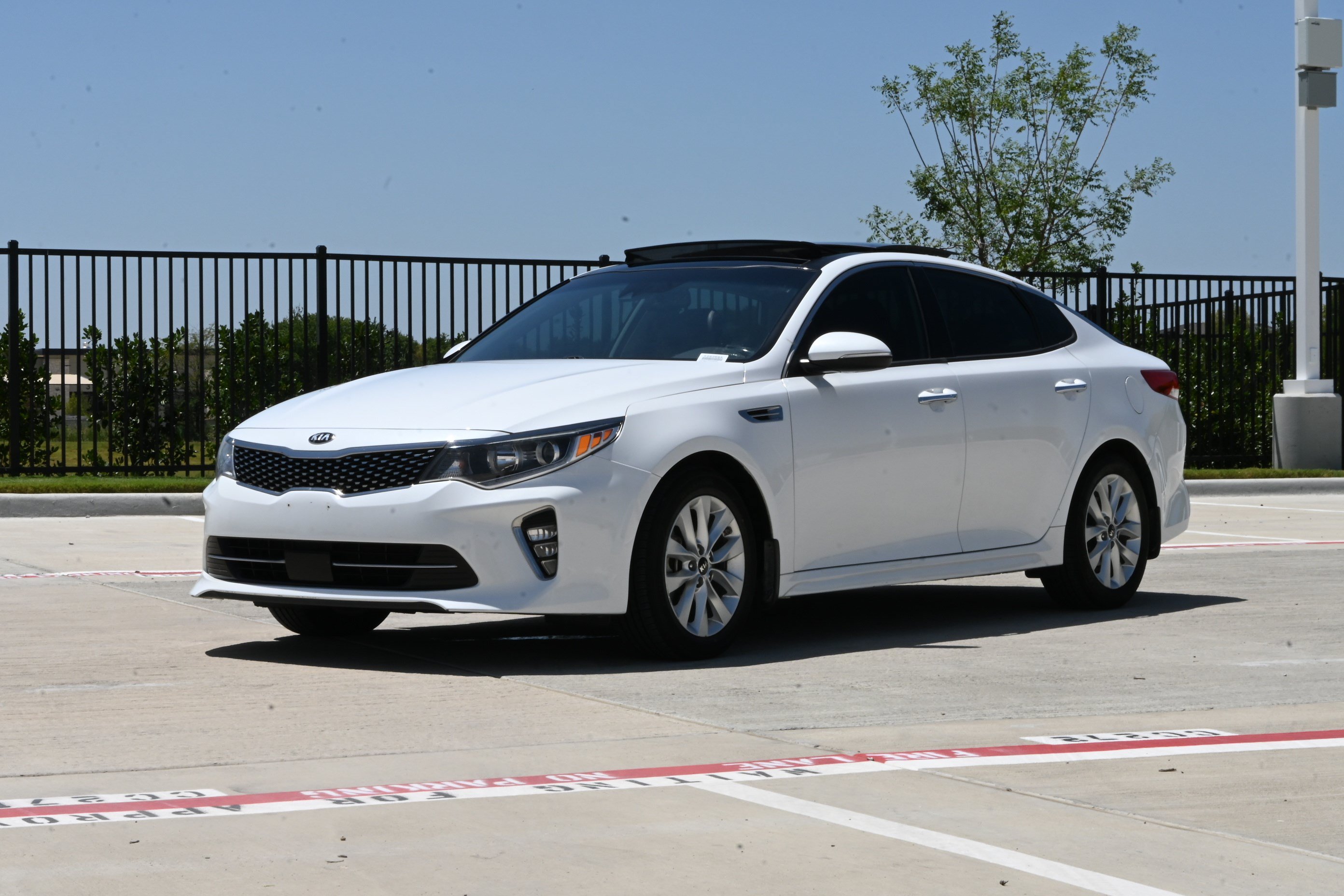 Used 2018 Kia Optima EX w/ Technology Package FWD image 5