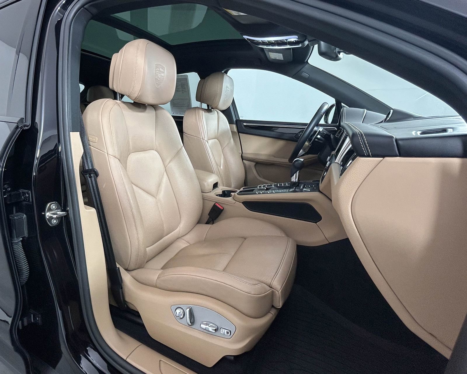 Used 2020 Porsche Macan image 23