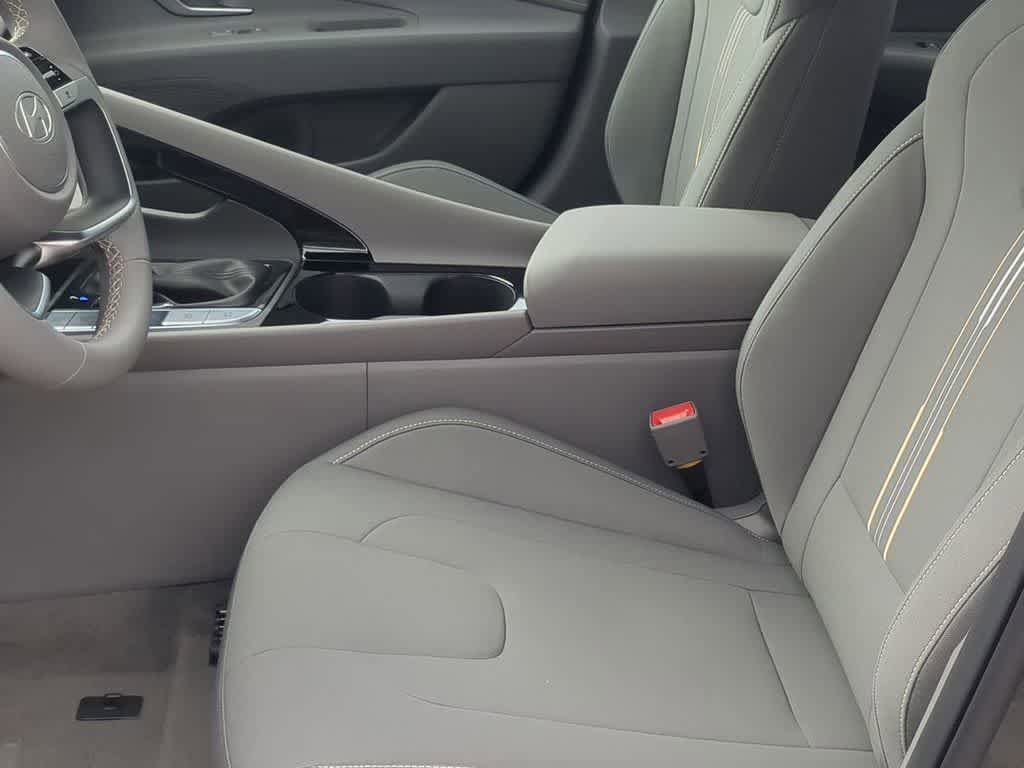 New 2026 Hyundai Elantra SEL Sport Premium FWD image 17