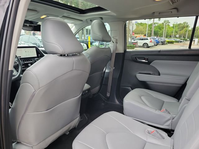 Used 2024 Toyota Highlander XLE image 5