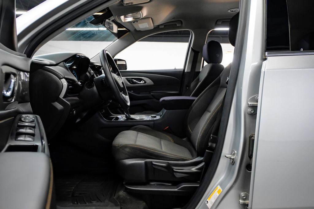 Used 2020 Chevrolet Traverse LS w/ LPO, Blackout Package image 4