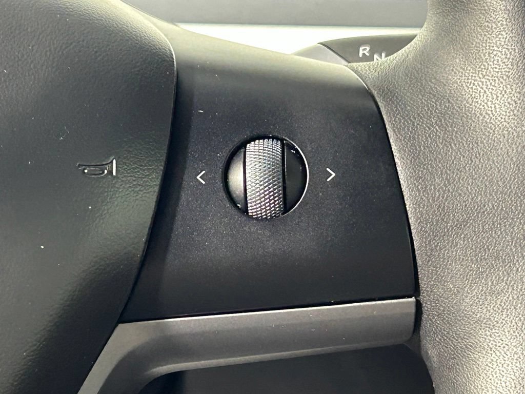 Used 2024 Tesla Model Y 2WD image 24
