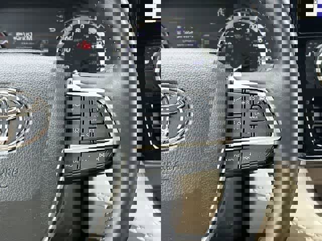 Used 2023 Toyota Highlander XLE image 10