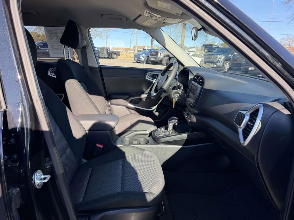 Used 2024 Kia Soul LX w/ Option Group 015 image 11