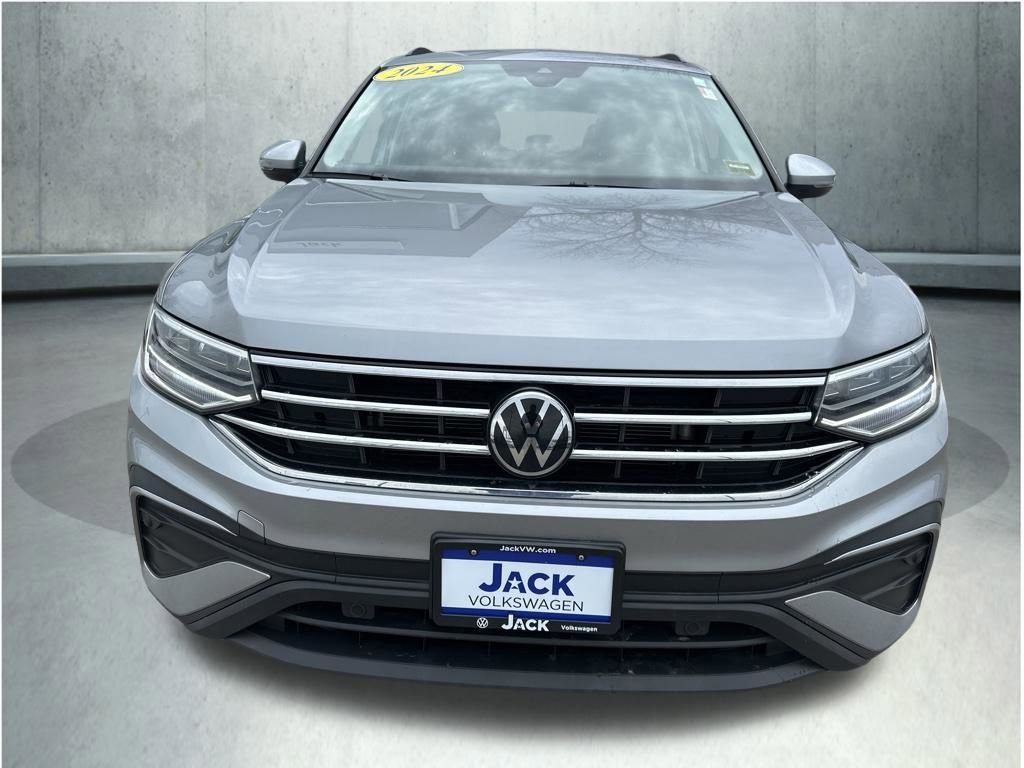 Used 2024 Volkswagen Tiguan S image 9