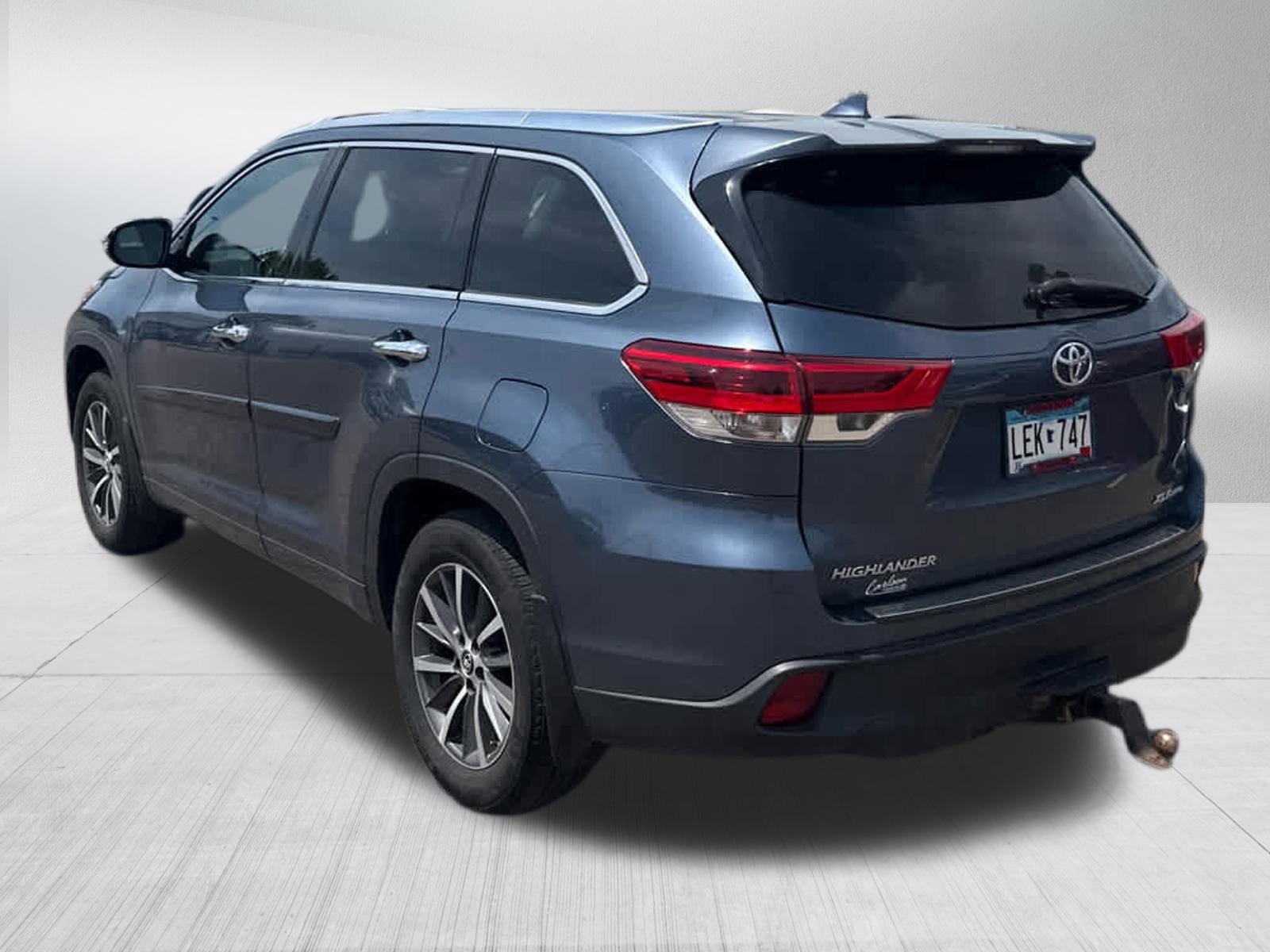 Used 2017 Toyota Highlander XLE AWD/4WD image 6