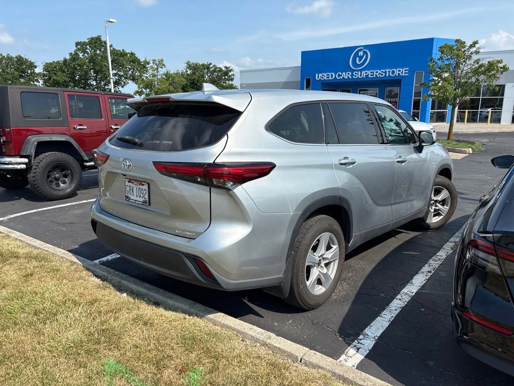 Used 2021 Toyota Highlander LE AWD/4WD image 6