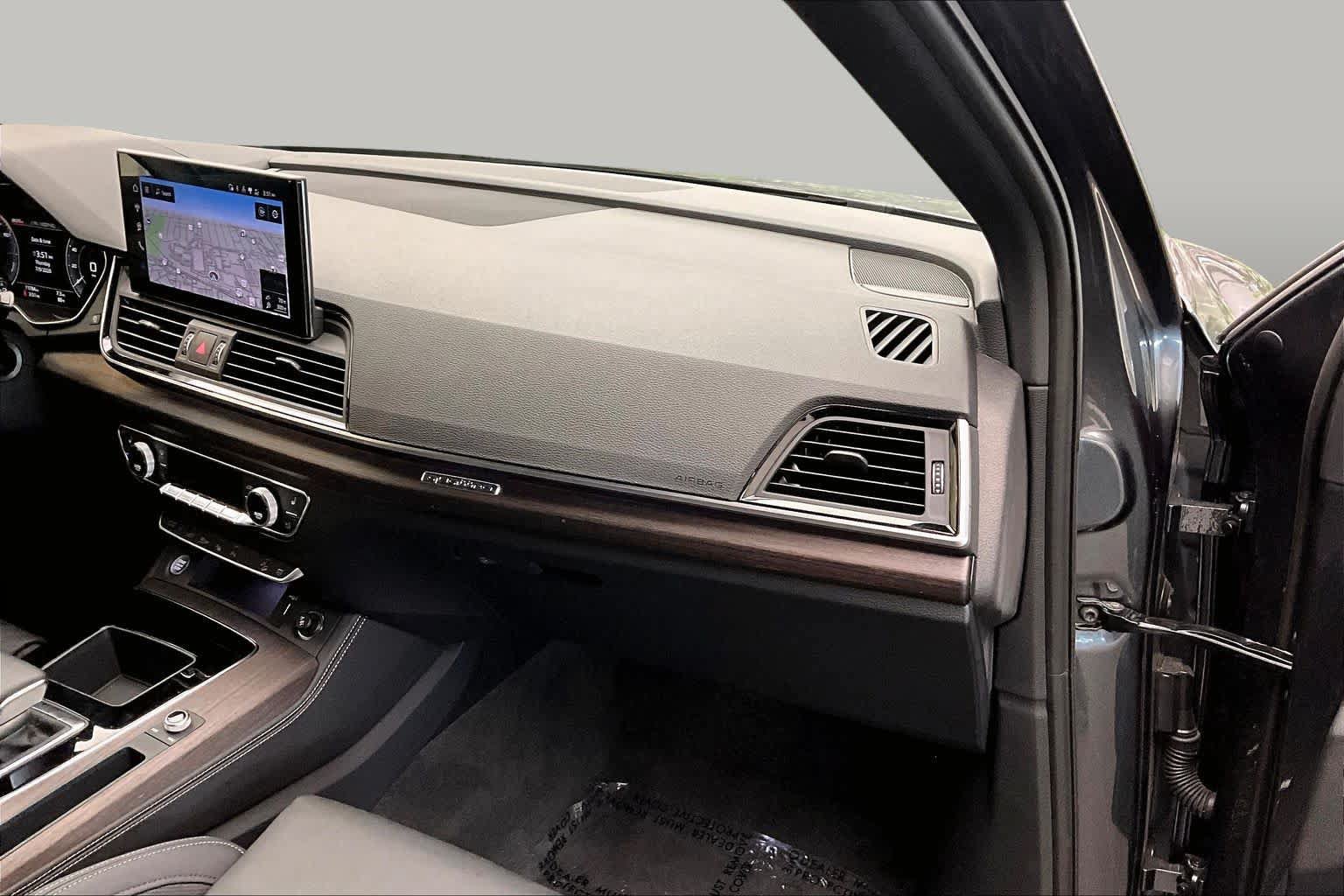 Used 2024 Audi Q5 e Prestige w/ Prestige Package AWD/4WD image 19