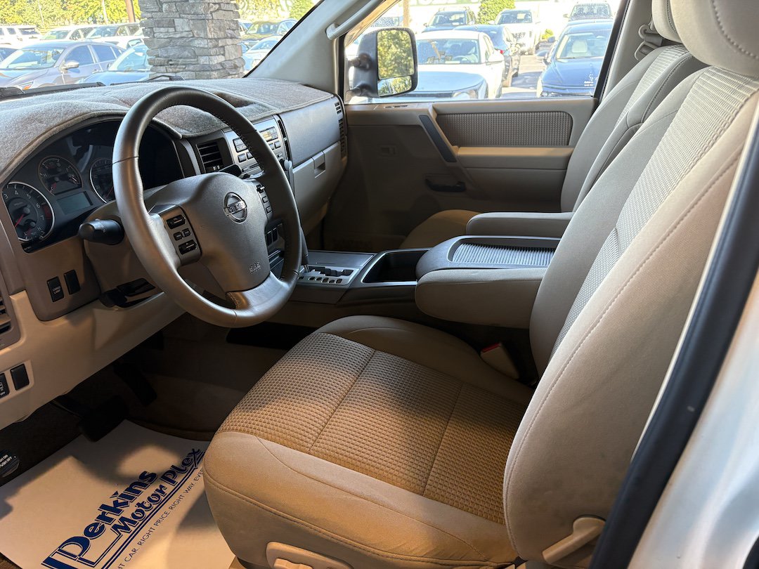 Used 2008 Nissan Titan SE RWD image 2