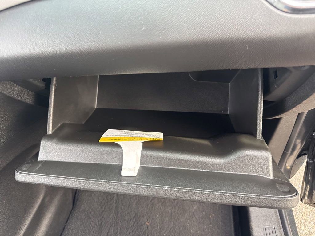 Used 2020 Chevrolet Equinox LT w/ Driver Convenience Package image 13