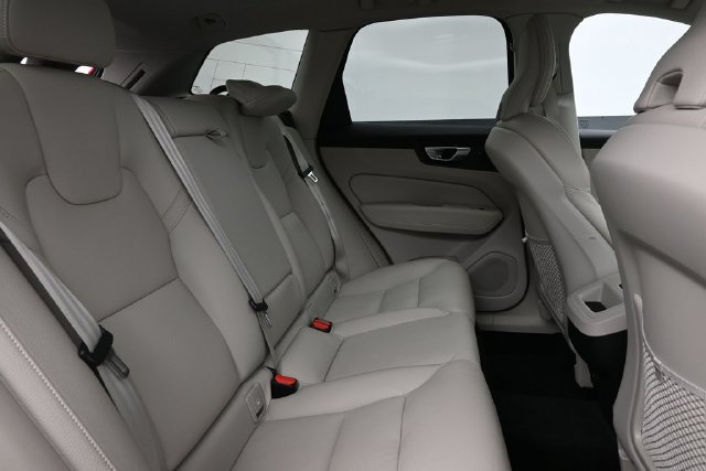 Used 2024 Volvo XC60 B5 Plus w/ Protection Package Premier AWD/4WD image 31