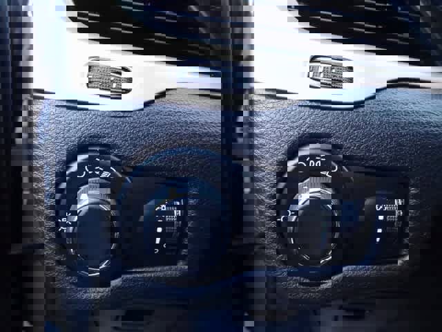 Used 2017 Jeep Cherokee Sport image 16