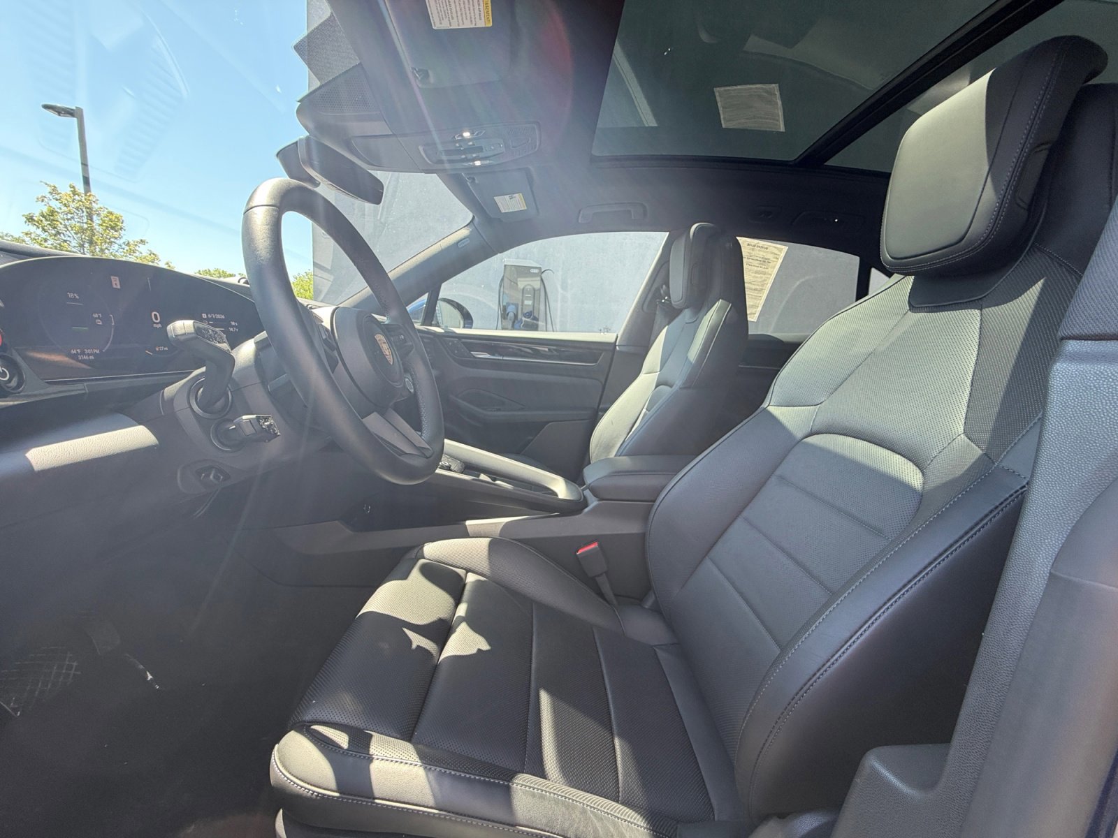 Certified 2024 Porsche Macan 4 Electric AWD/4WD image 5
