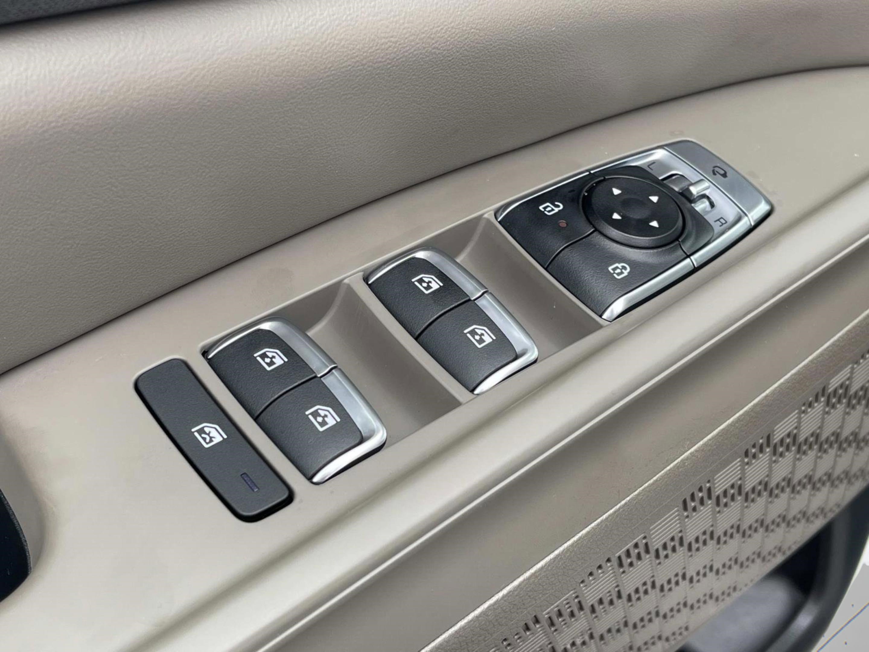New 2026 Kia Carnival EX image 24