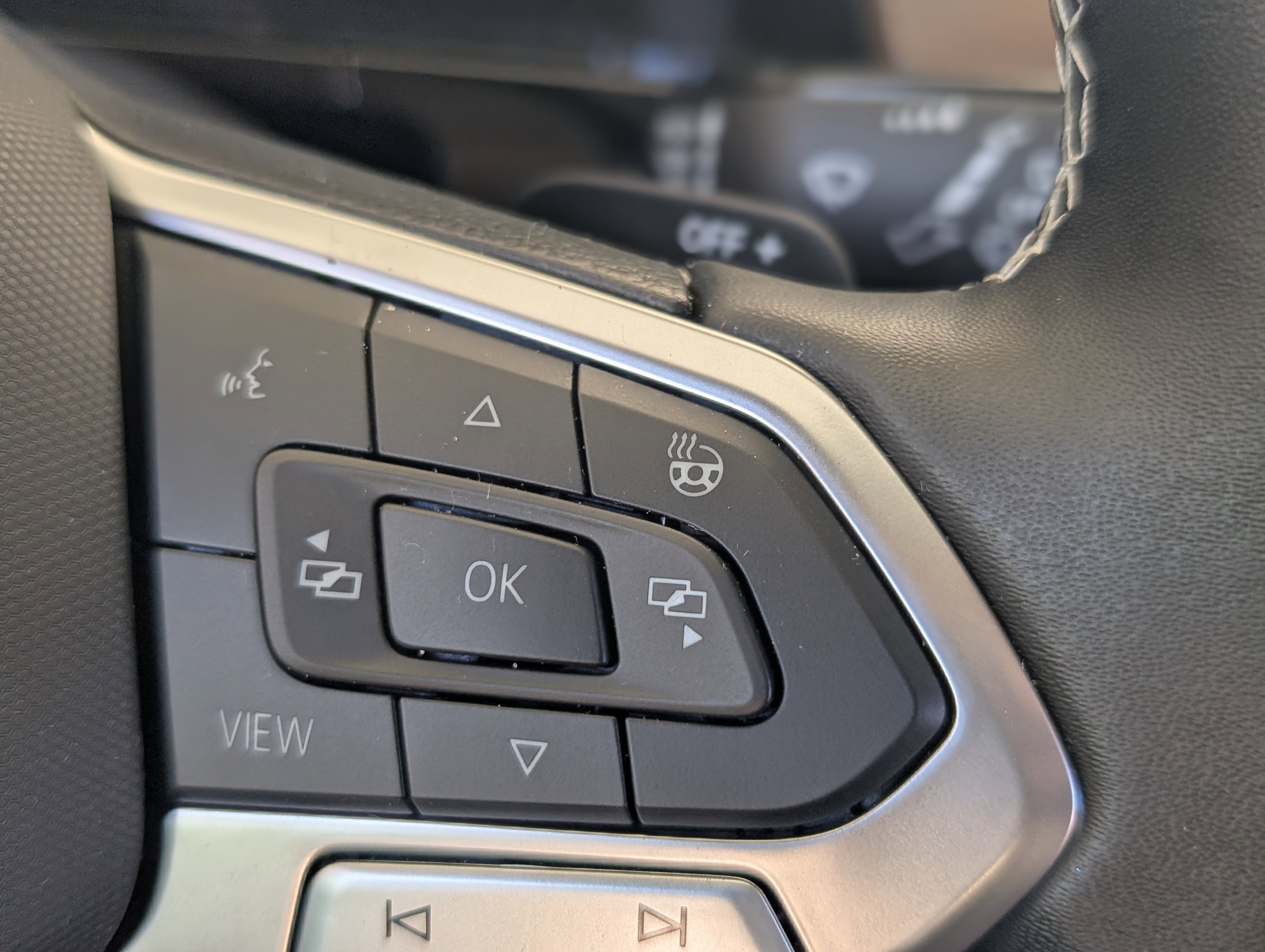 Used 2024 Volkswagen Atlas SE image 32