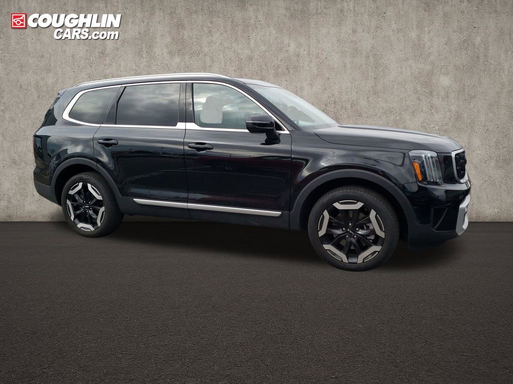 Used 2025 Kia Telluride EX w/ EX Captain's Chair Package image 8