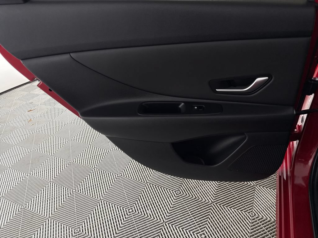 Certified 2023 Hyundai Elantra Limited FWD image 14