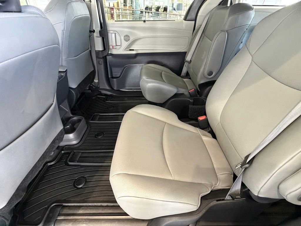 Certified 2023 Toyota Sienna XLE AWD/4WD image 34