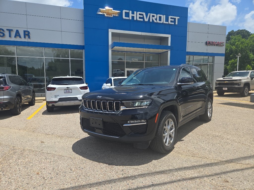 Used 2024 Jeep Grand Cherokee Limited AWD/4WD image 2