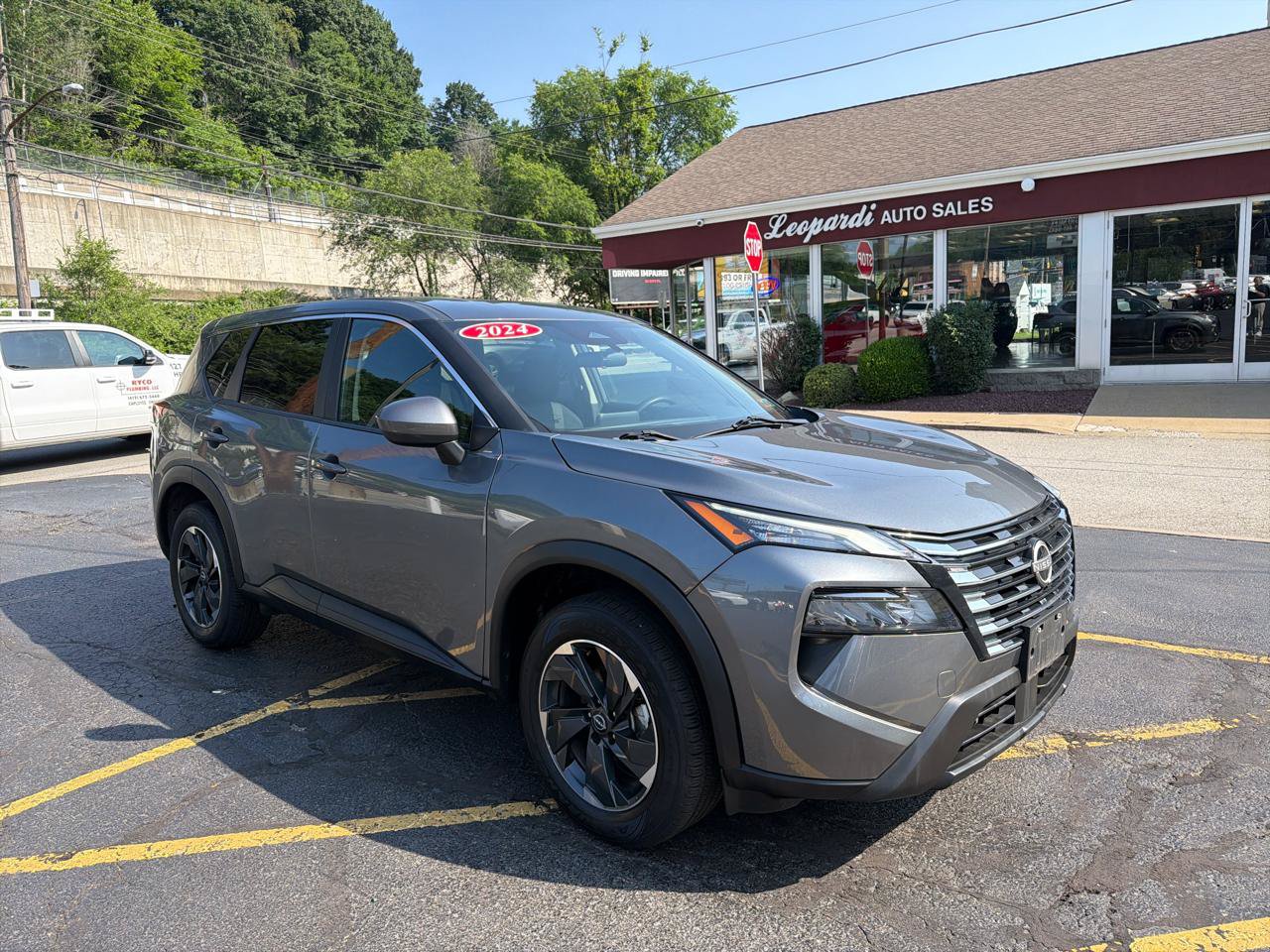 Used 2024 Nissan Rogue S AWD/4WD image 31