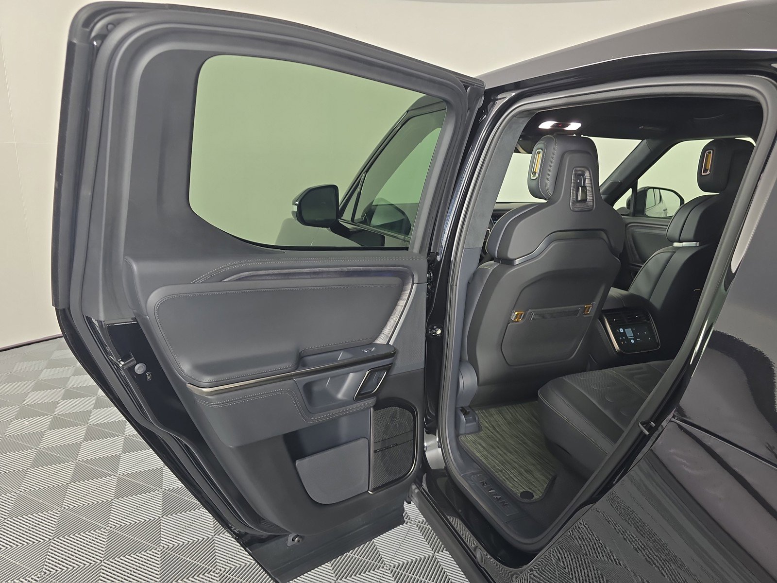 Used 2022 Rivian R1T Adventure image 17