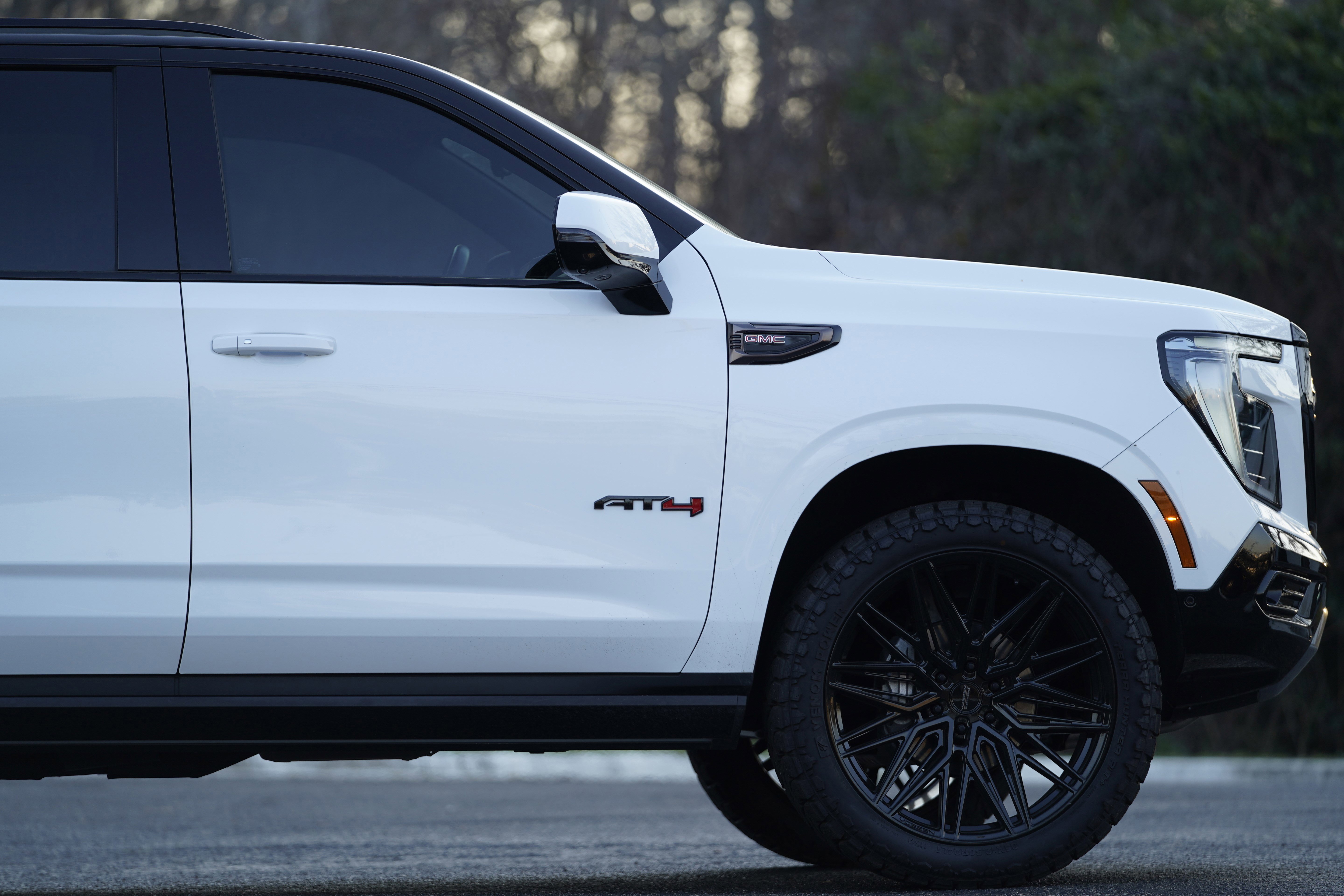 Used 2025 GMC Yukon AT4 Ultimate image 7